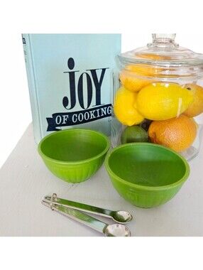 Two vintage Nordic Ware mini prep serve snack bowls 8 oz / 1 cup green BPA free